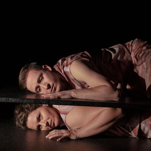 Divadlo Angles Morts: SOM IBA PRÍZRAK•niečia emotívna spomienka na život